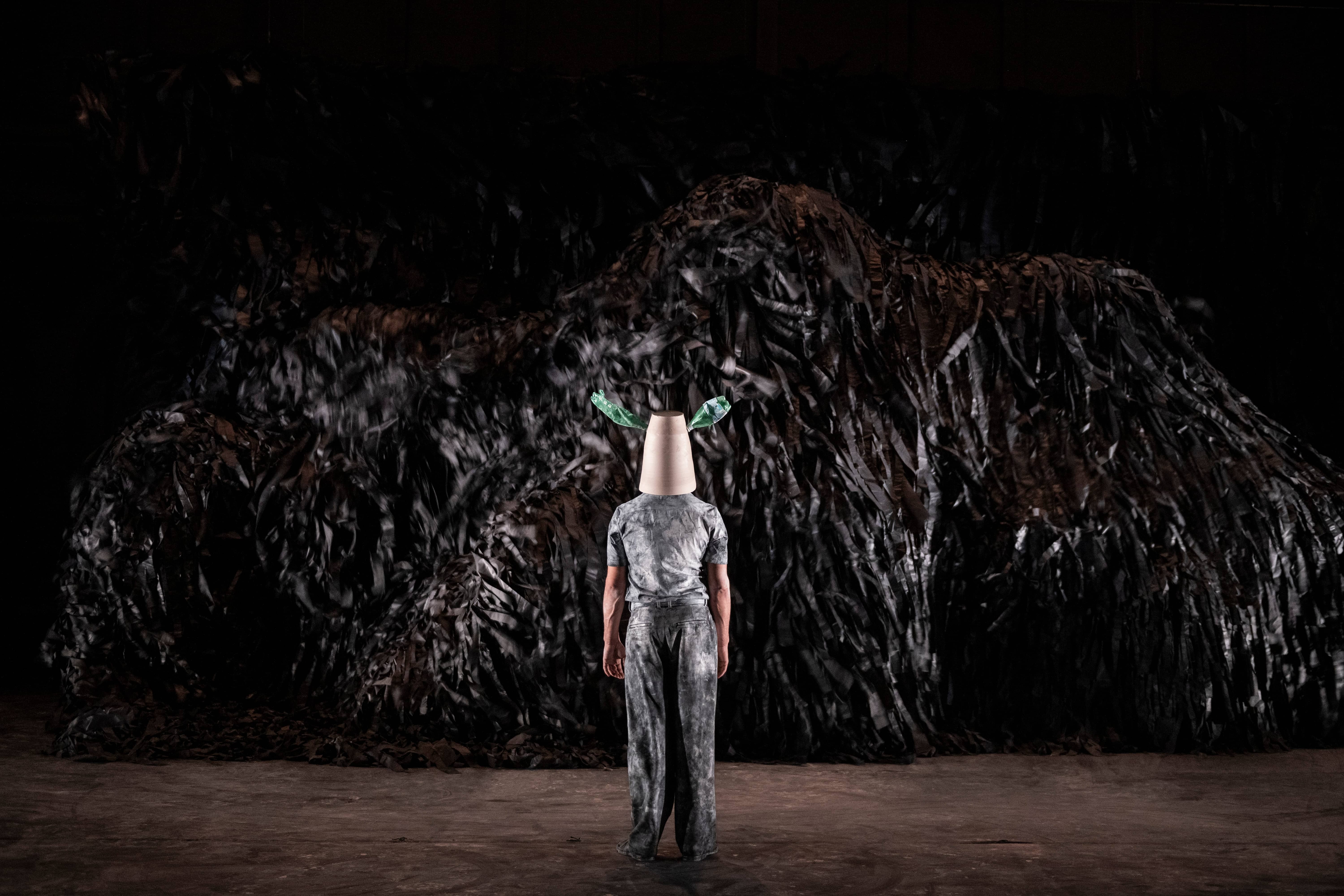 2026TIFA 巴羅．德維爾劇團《泥是誰？》